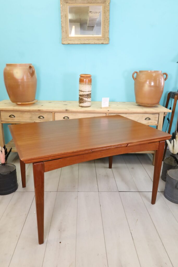 Extendable teak dining table