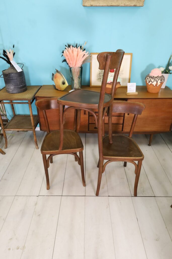 Chaises de bistrot vintage