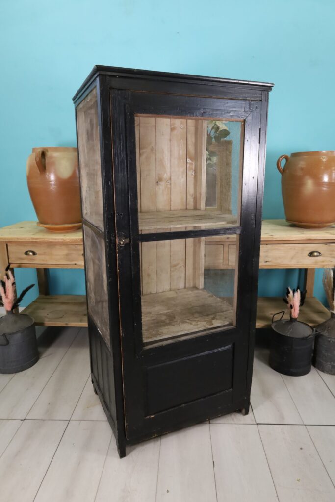 Armoire vitrine antique