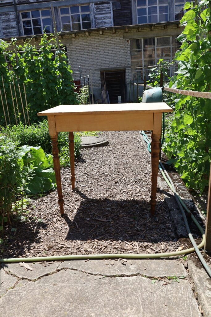 Petite table française en sapin