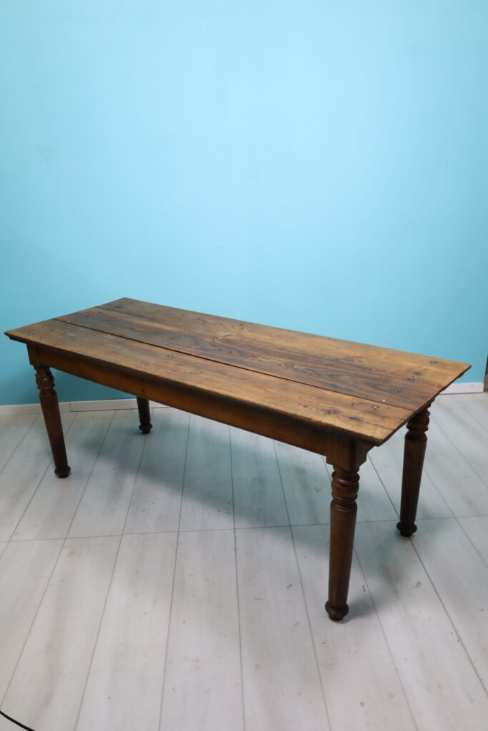 Antique oak table charismatic