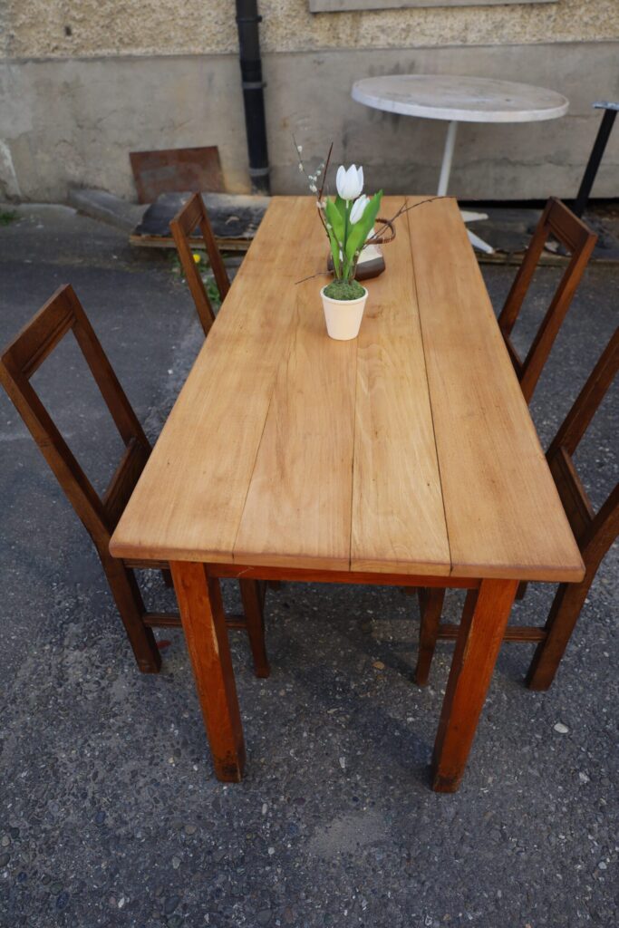 Charming Dining Table Beech