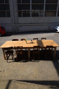 Table de salle à manger géante en sapin (réservé)
