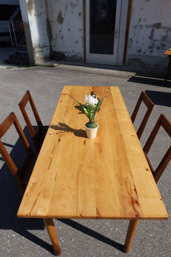 Table en hêtre antique