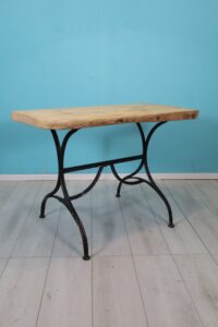 Small charismatic table