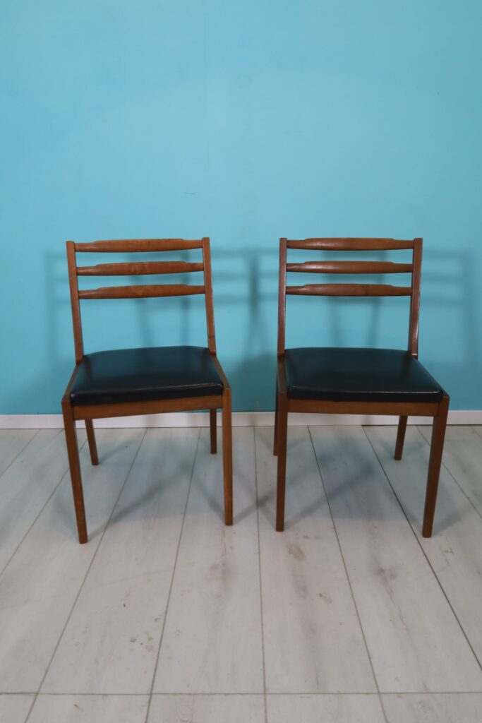 5 chaises danoises Mid Century