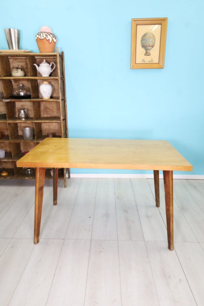 7 tables vintage des années 60