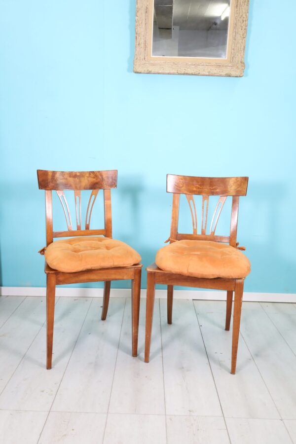 Chaises antiques avec coussins- Image 7 | bevintage.ch