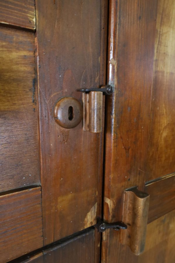 Armoire ancienne en bois de pin - Image 3 | bevintage.ch