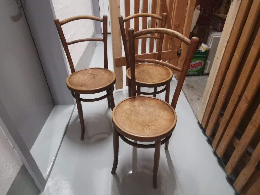 3 chaises antiques Horgen Glarus