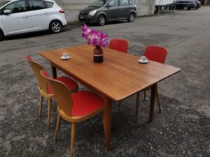 Sproll dining table