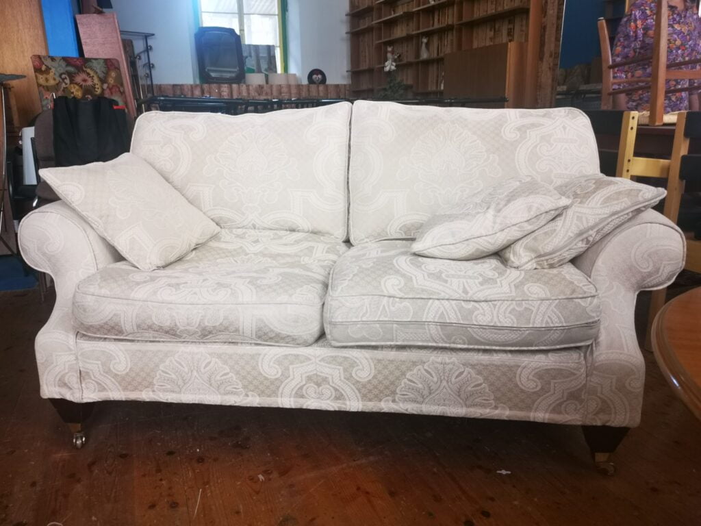 2x English sofas and armchairs