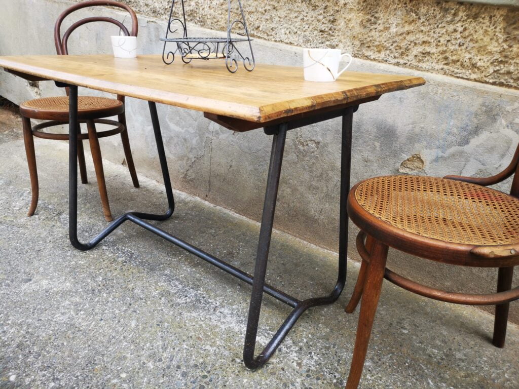 Table de bistrot vintage française