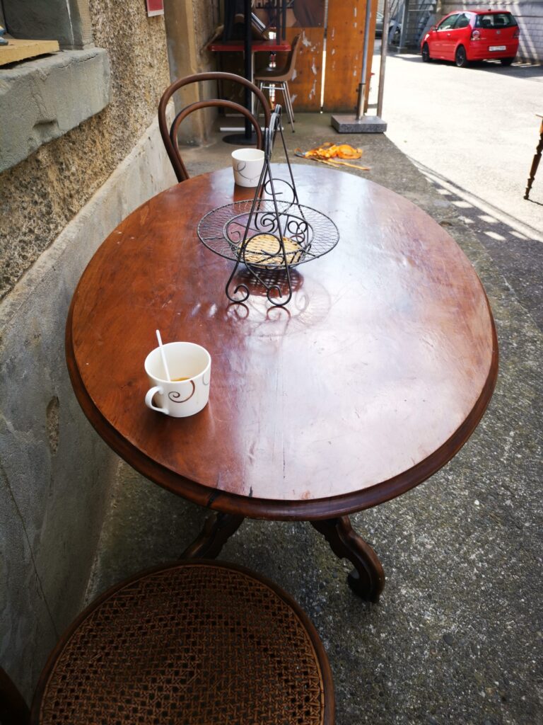 Ancienne table de bistrot français