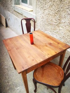 6x small old fir tables