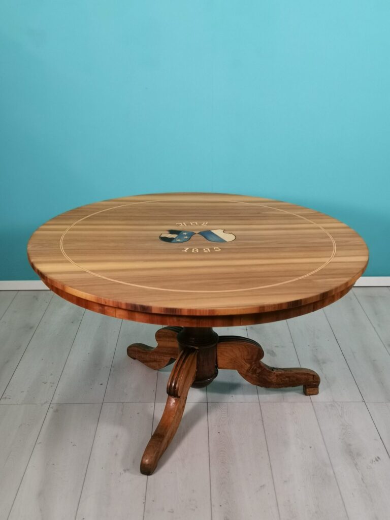 Grandiose Aargau Table antique