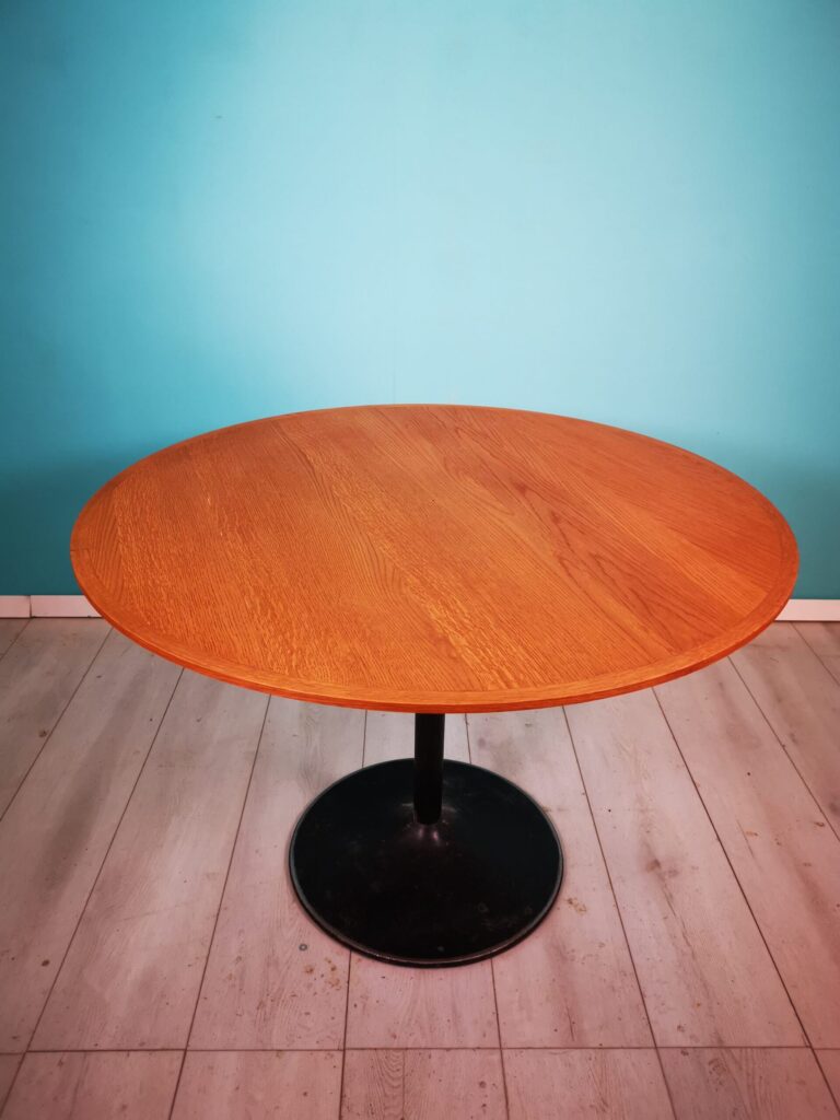 Round bistro table