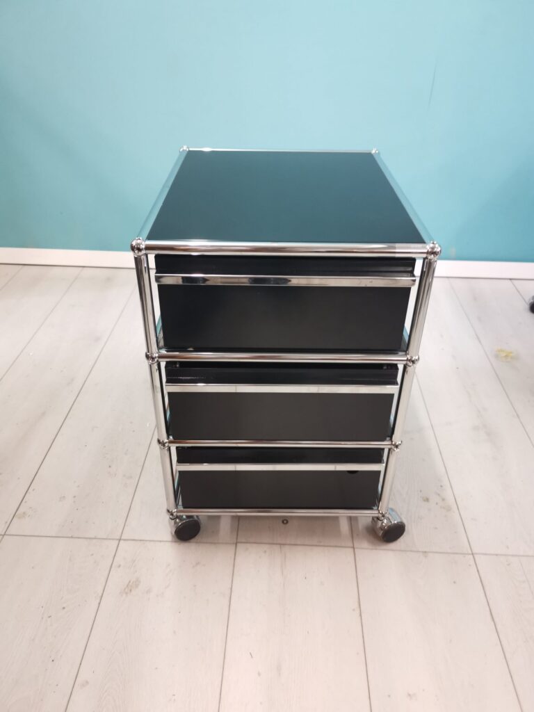 USM Haller Roll carcase black