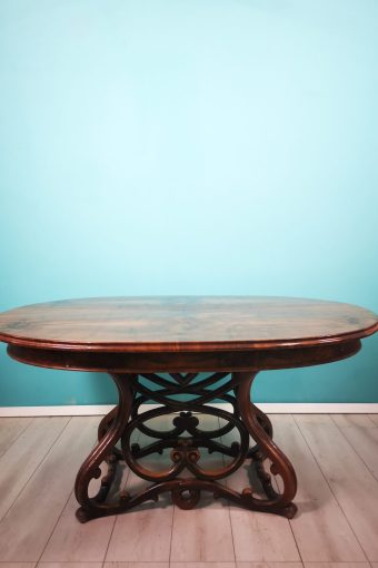 Table ovale ancienne en noyer