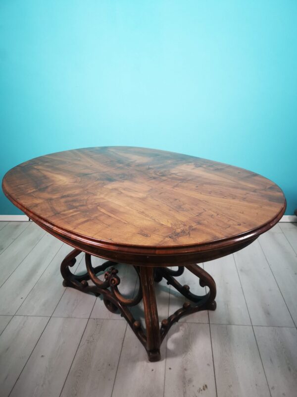Table ovale ancienne en noyer - Image 1 | bevintage.ch
