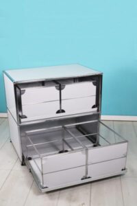 USM shelf with 2 completely extendable compartments