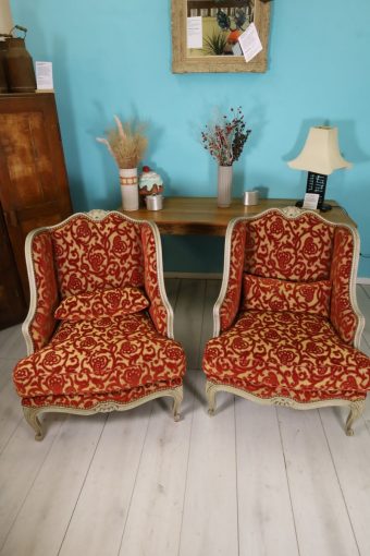 Pair of red armchairs from the 19th century