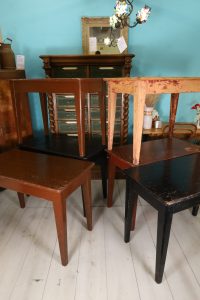Petites tables de bistrot antiques (restaurées)