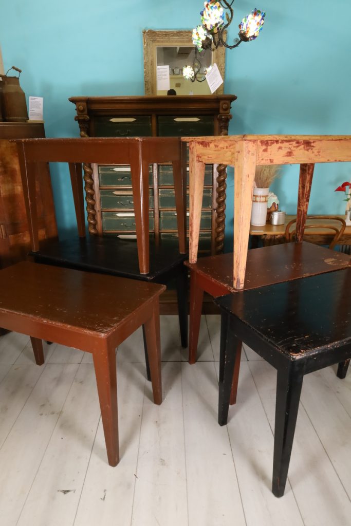 Petites tables de bistrot antiques (état d'origine)