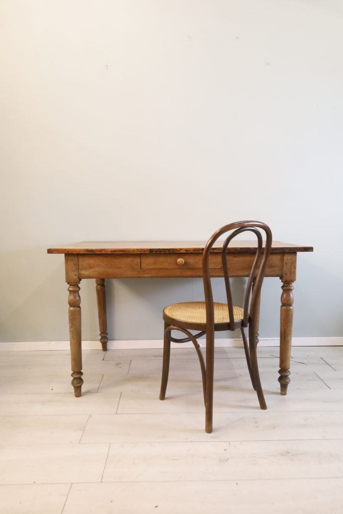 Beautiful desk from the beginning of the 20th century (reserved)