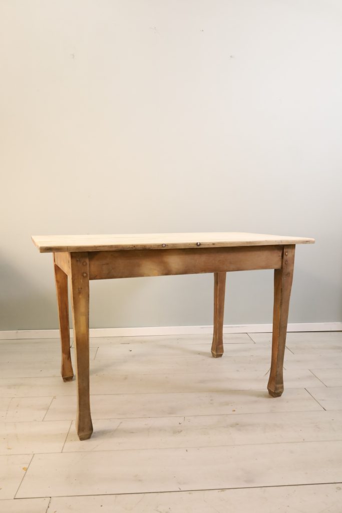 Table ancienne du début du 20e siècle