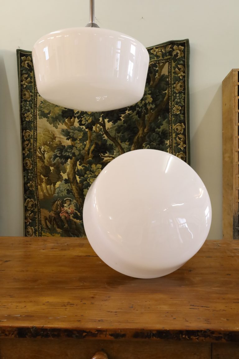 Opal glass hanging lamp - Image 4 | bevintage.ch
