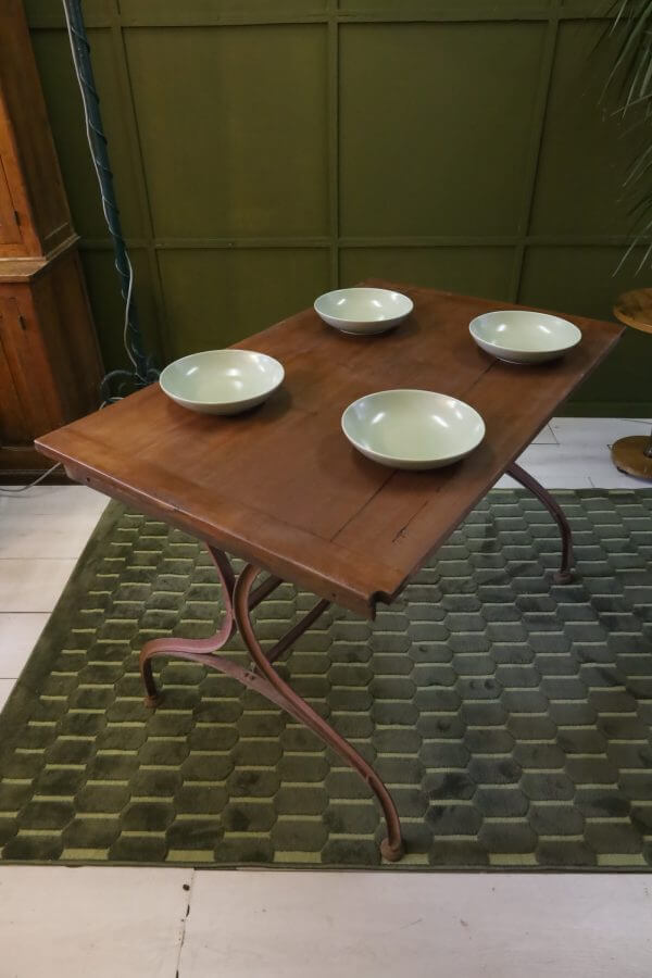 Antique dining table with iron legs - Image 4 | bevintage.ch