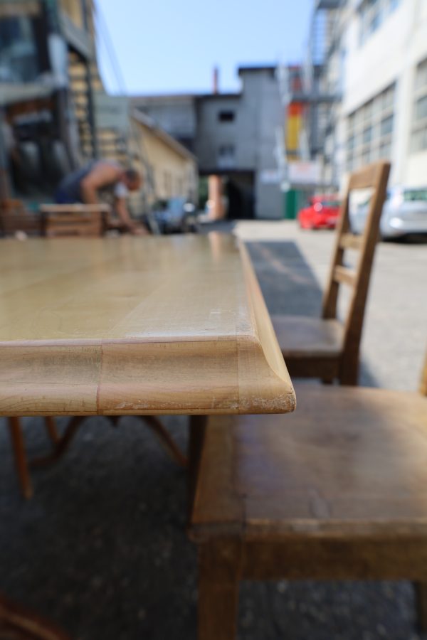 Table de salle à manger en érable - Image 2 | bevintage.ch