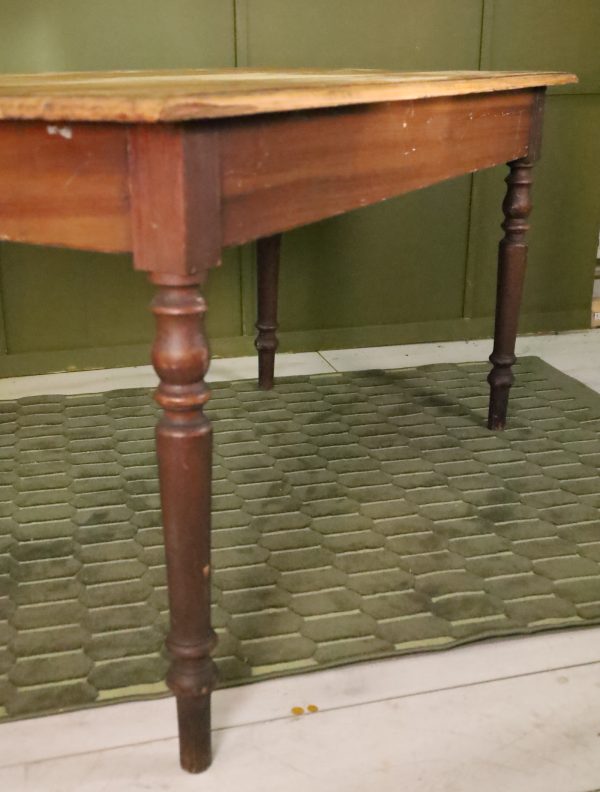 Table de salle à manger antique en sapin