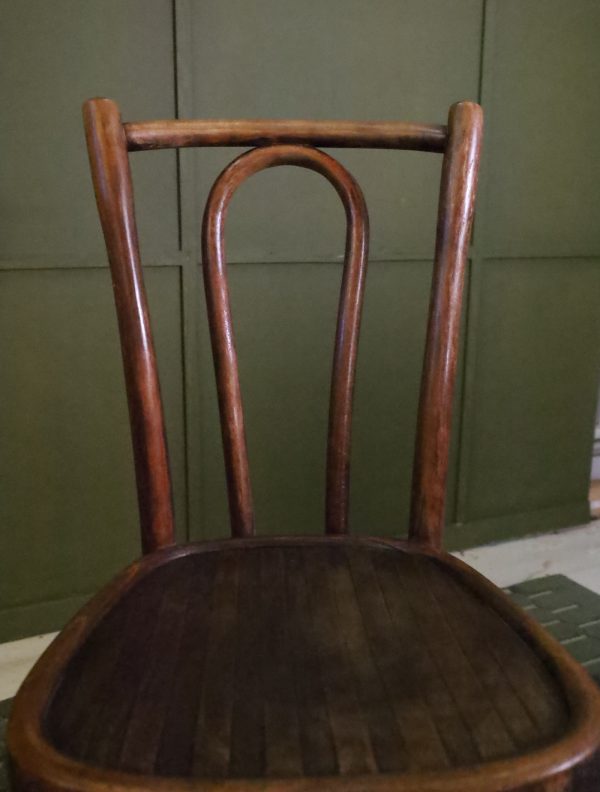 Chaises de restaurant antiques