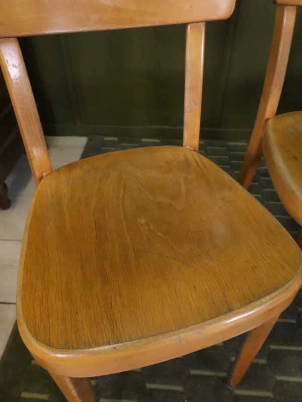 Chaises de bistrot vintage
