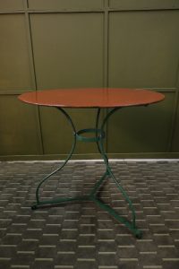 Table de jardin ronde - rouge - Art Nouveau