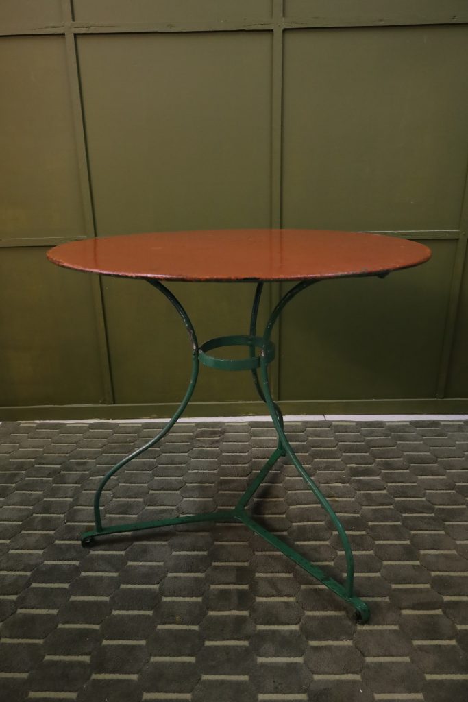 Table de jardin ronde - rouge - Art Nouveau