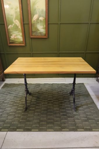 Horgenglarus Table avec frêne - années 60 - 1/6 pièces