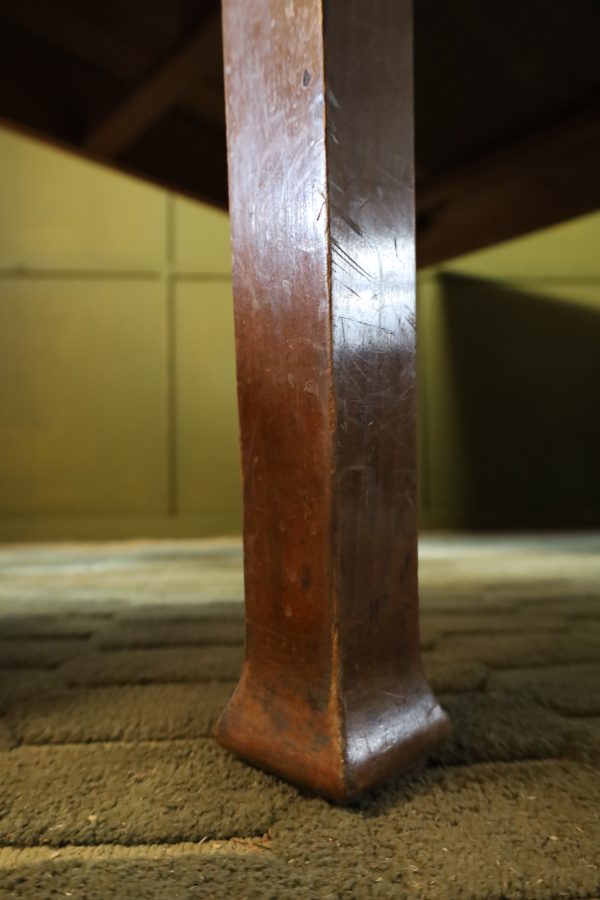 Table en noyer antique