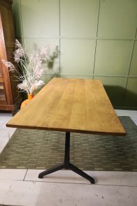 Table with cast iron legs - beech