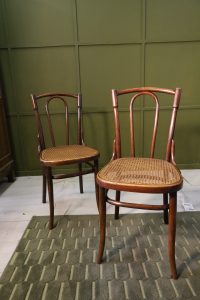 Dunkle Stühle mit Wiener Geflecht – 1/3 Stk