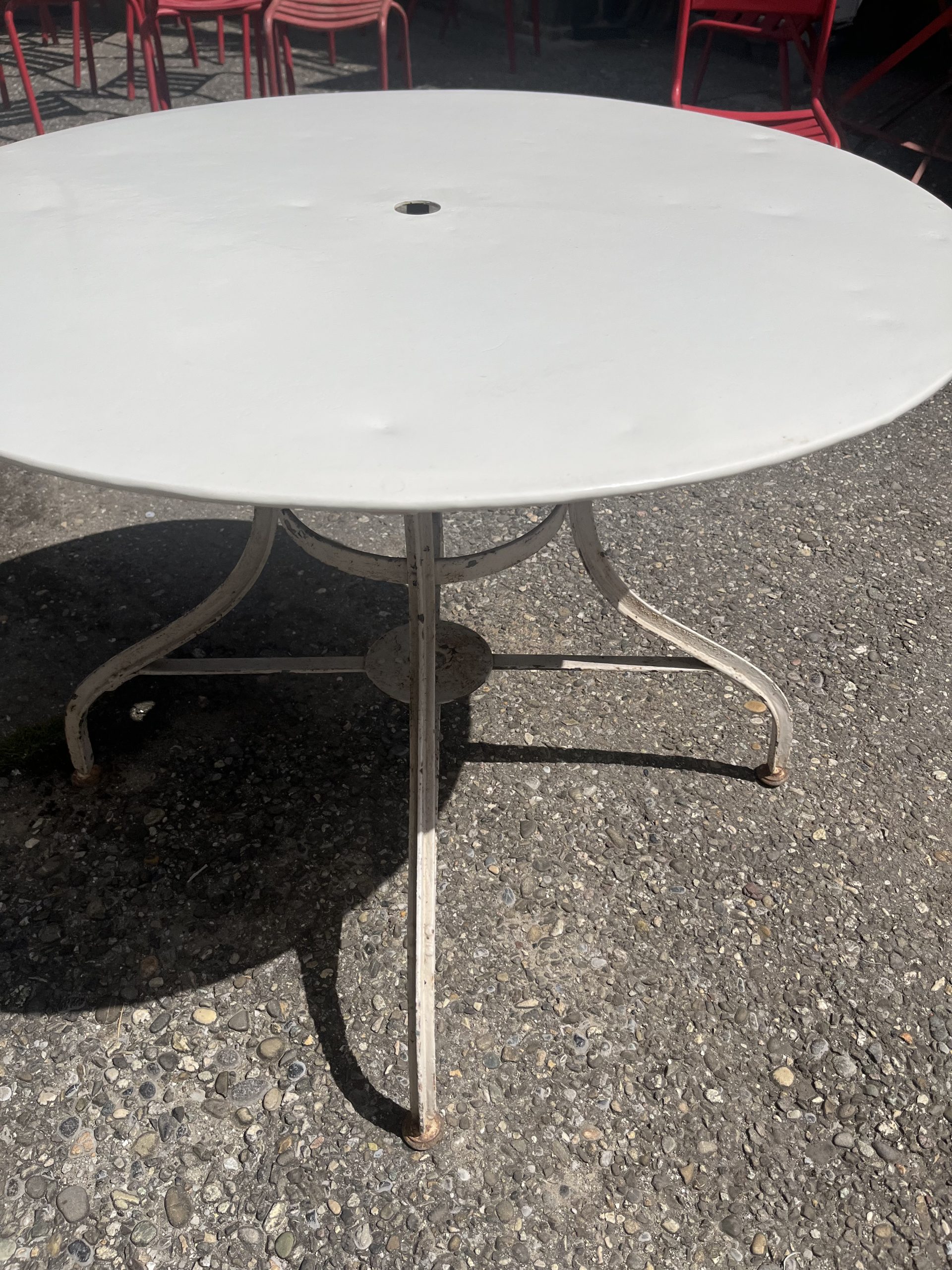 Round garden table - white - new powder-coated - 50s