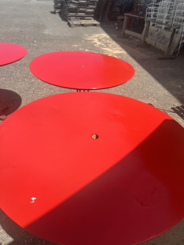 Table de jardin ronde rouge
