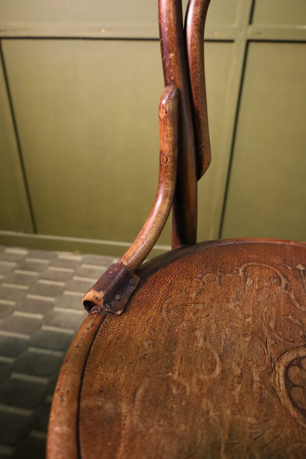 Chaises antiques en bois courbé