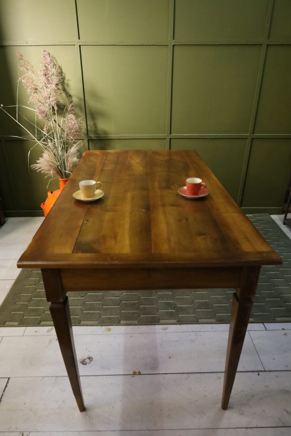 Antiker Tisch
