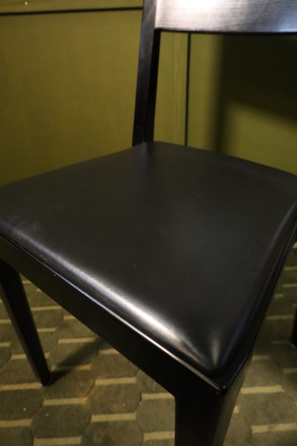 Horgen Glarus Stühle schwarzes Leder
