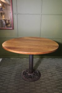 Table en noyer Mid Century - 101cm