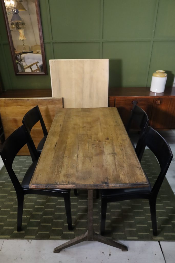 Table de bistrot en hêtre foncé - 120×86 - 1/15 pce