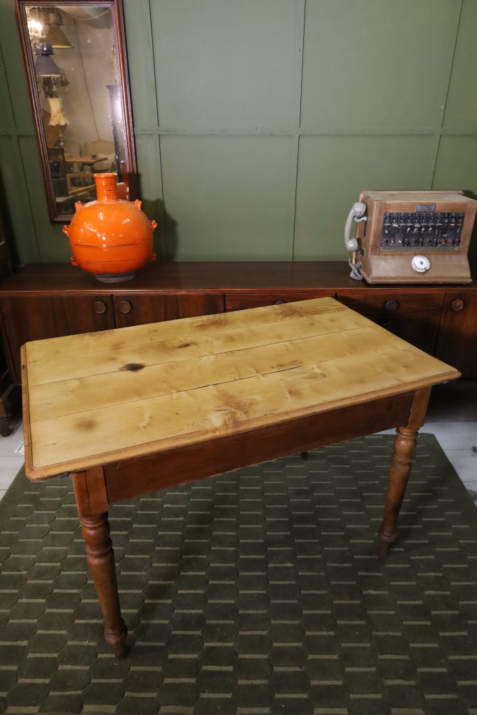 Petite table de salle à manger en cerisier - Art Nouveau - 120x73cm